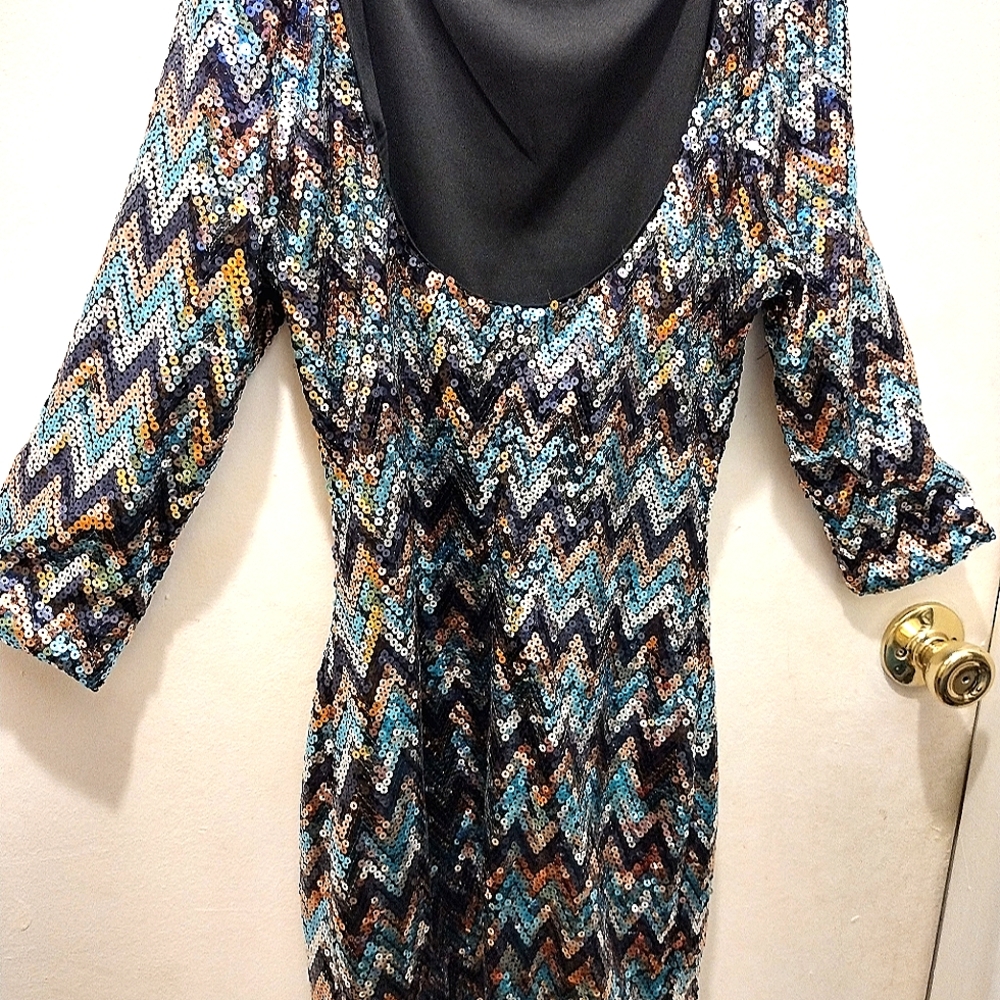Love Reign, M sized, pull over sequined dress. Zigzag patterned sequins.